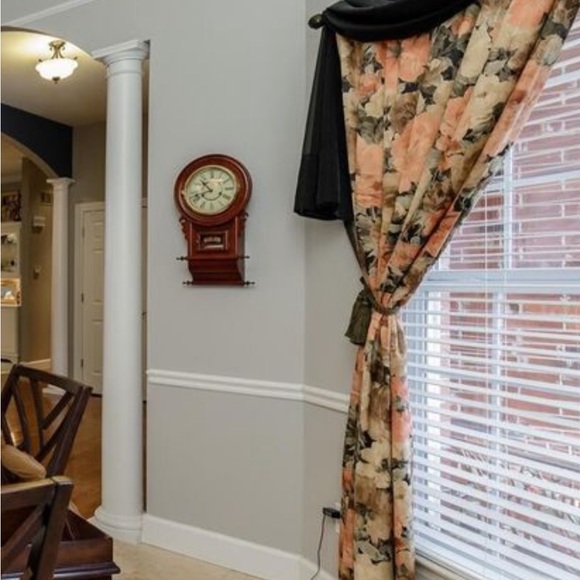 Beautiful custom lined drapes. Non smoking home. Sold as a pair. - Picture 3 of 6